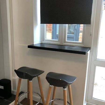 Lovely Modern Decorated 1 Bed Studio นิวพอร์ต ภายนอก รูปภาพ