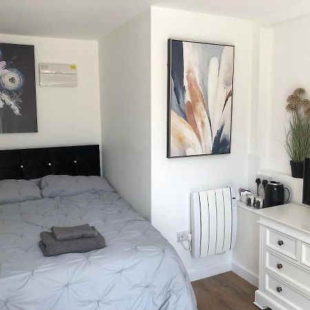 Lovely Modern Decorated 1 Bed Studio นิวพอร์ต ภายนอก รูปภาพ