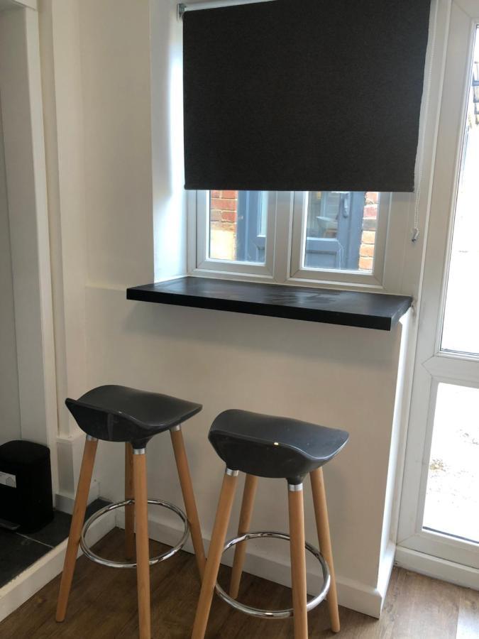 Lovely Modern Decorated 1 Bed Studio นิวพอร์ต ภายนอก รูปภาพ