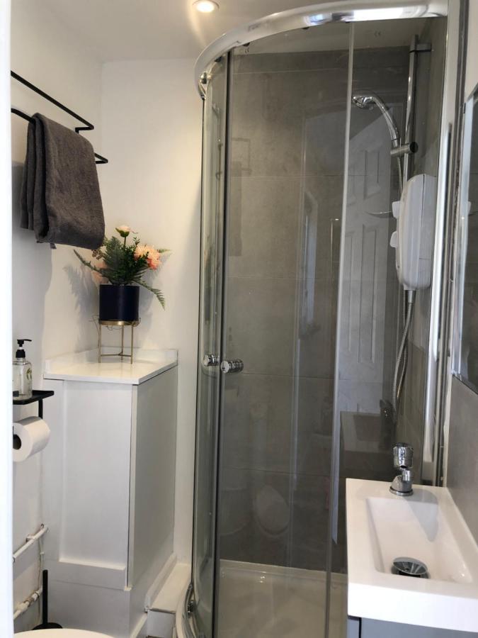 Lovely Modern Decorated 1 Bed Studio นิวพอร์ต ภายนอก รูปภาพ